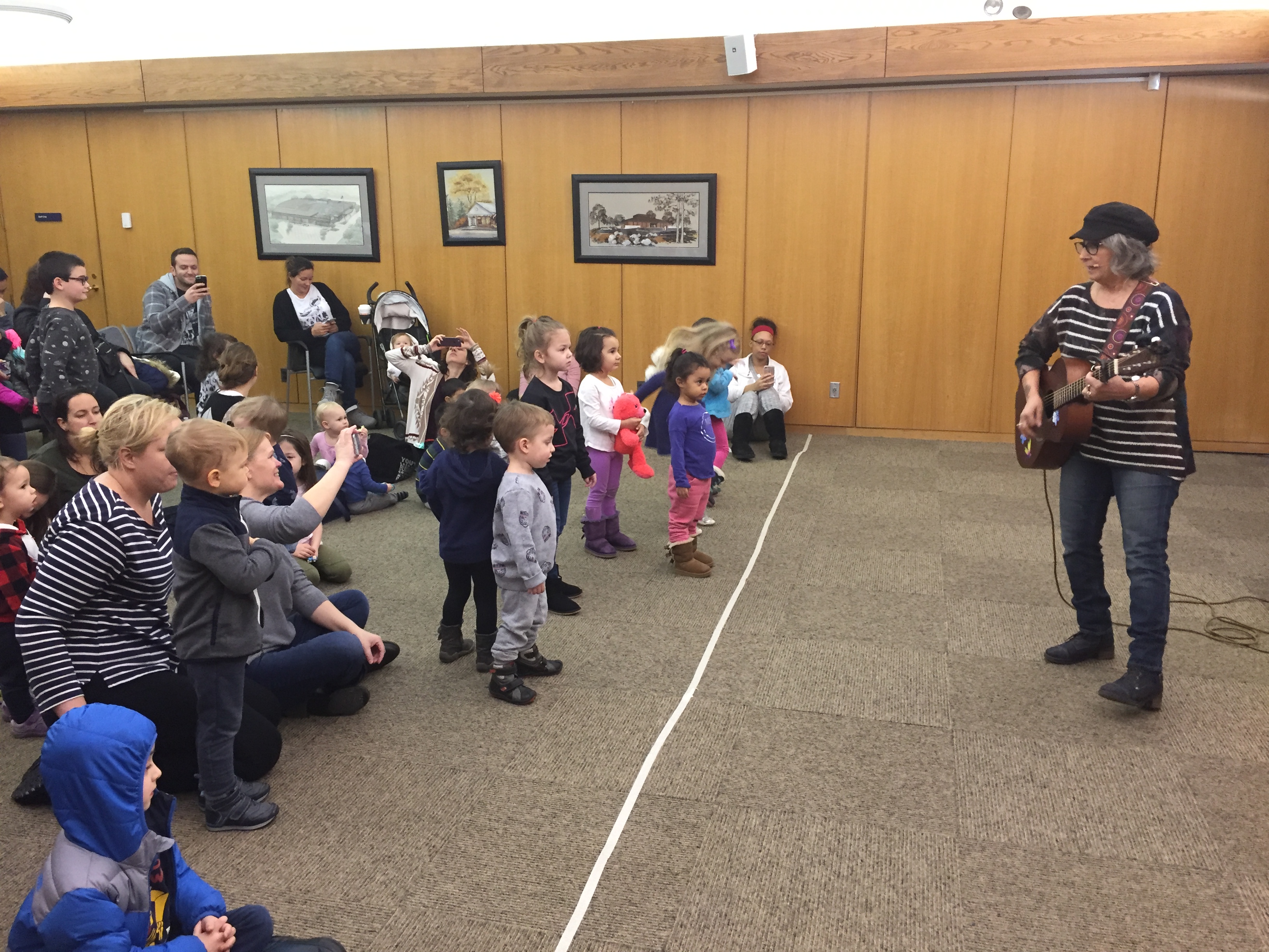 Jodi Kaplin performing Jigglejam to children and parents