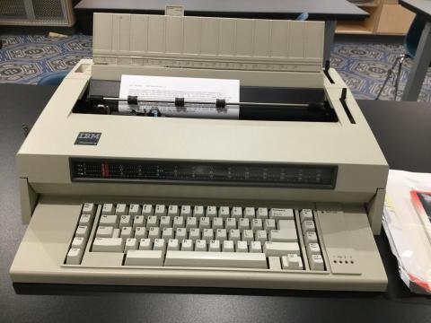 photo of an IBM Wheelwriter 3